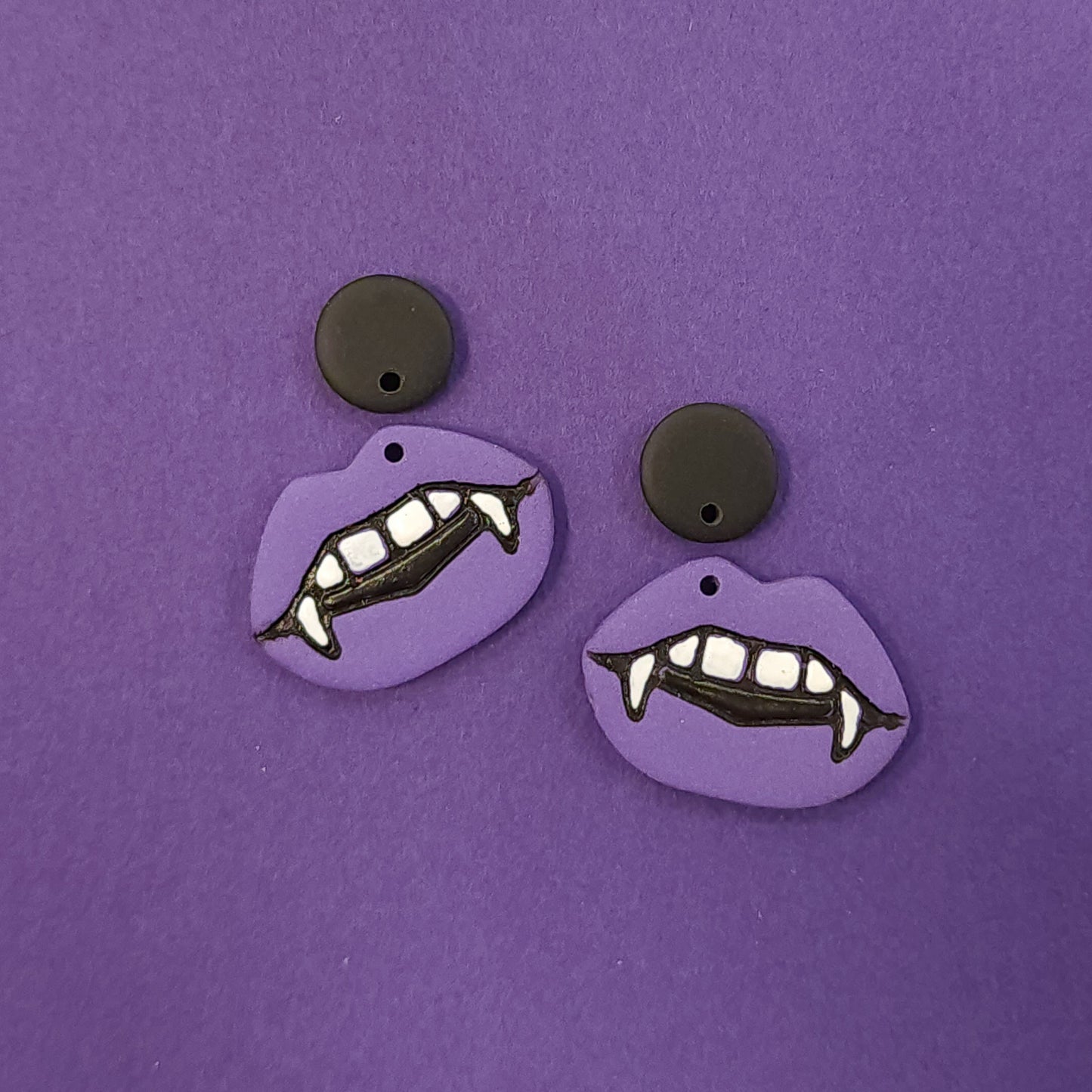 Vampy Pouts *Choose Your Color*